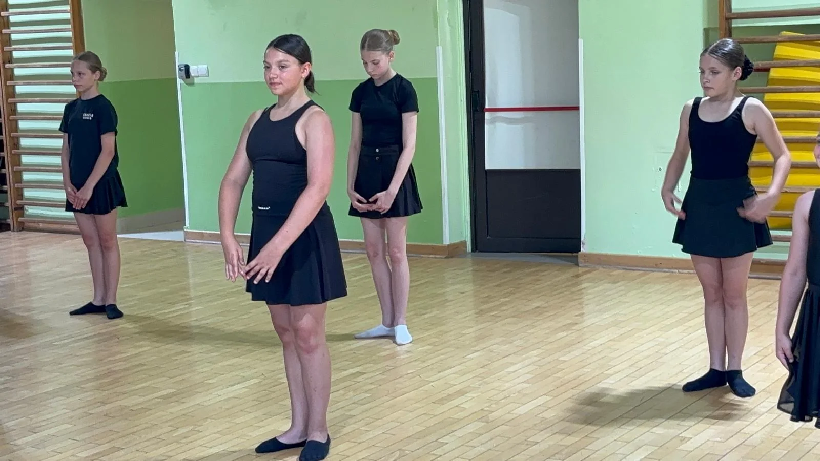 Akrobatyka sportowa i gimnastyka - figury, szpagaty i elastyczność